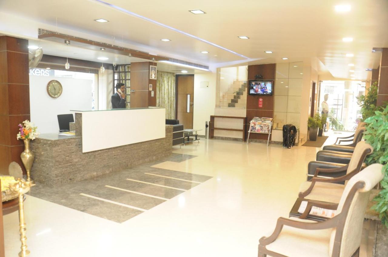 Suvarna Regency Hassan Dış mekan fotoğraf